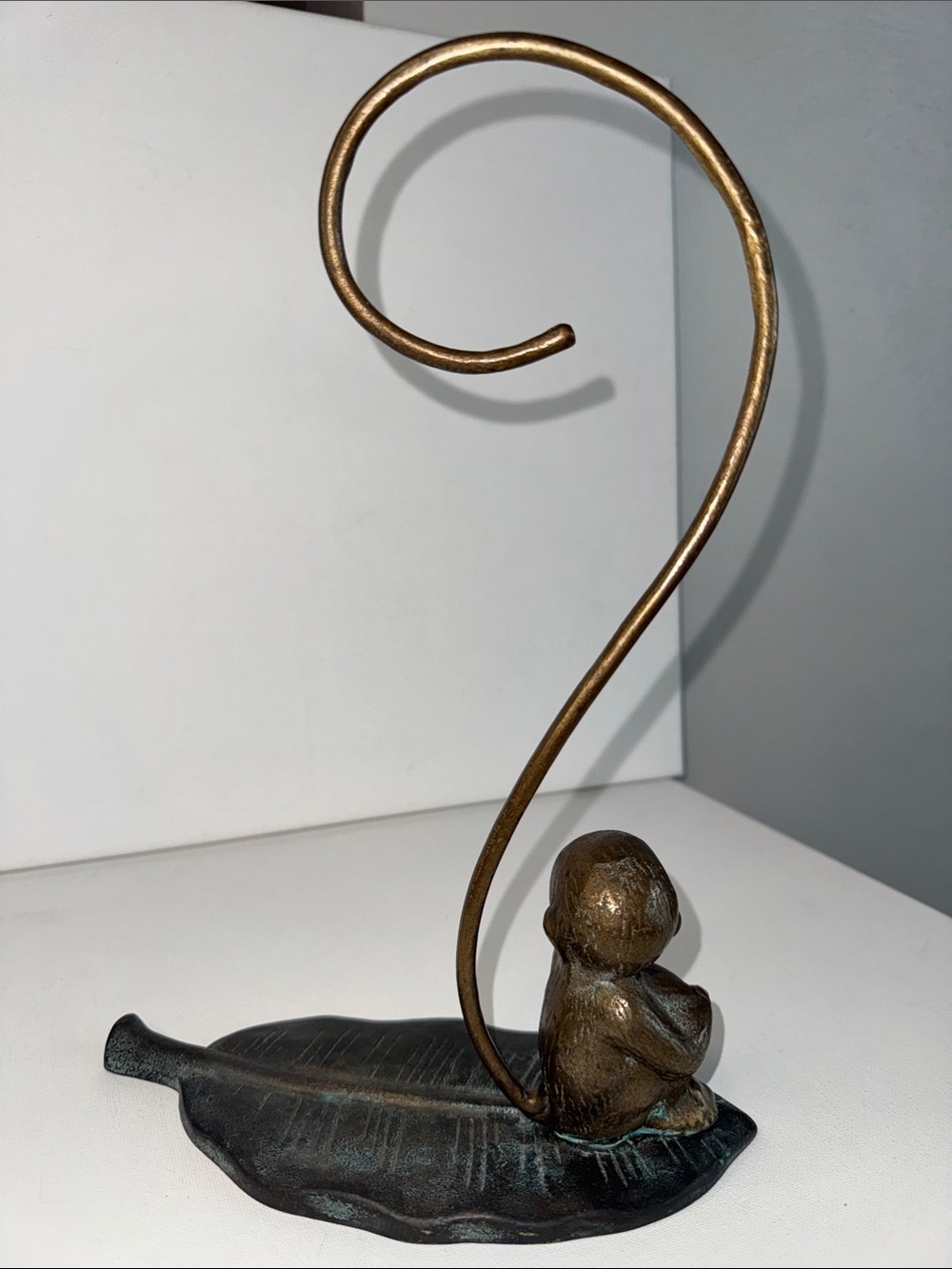 Vintage Brass Monkey Banana Holder Leaf Fruit Stand - Picture 2 of 3